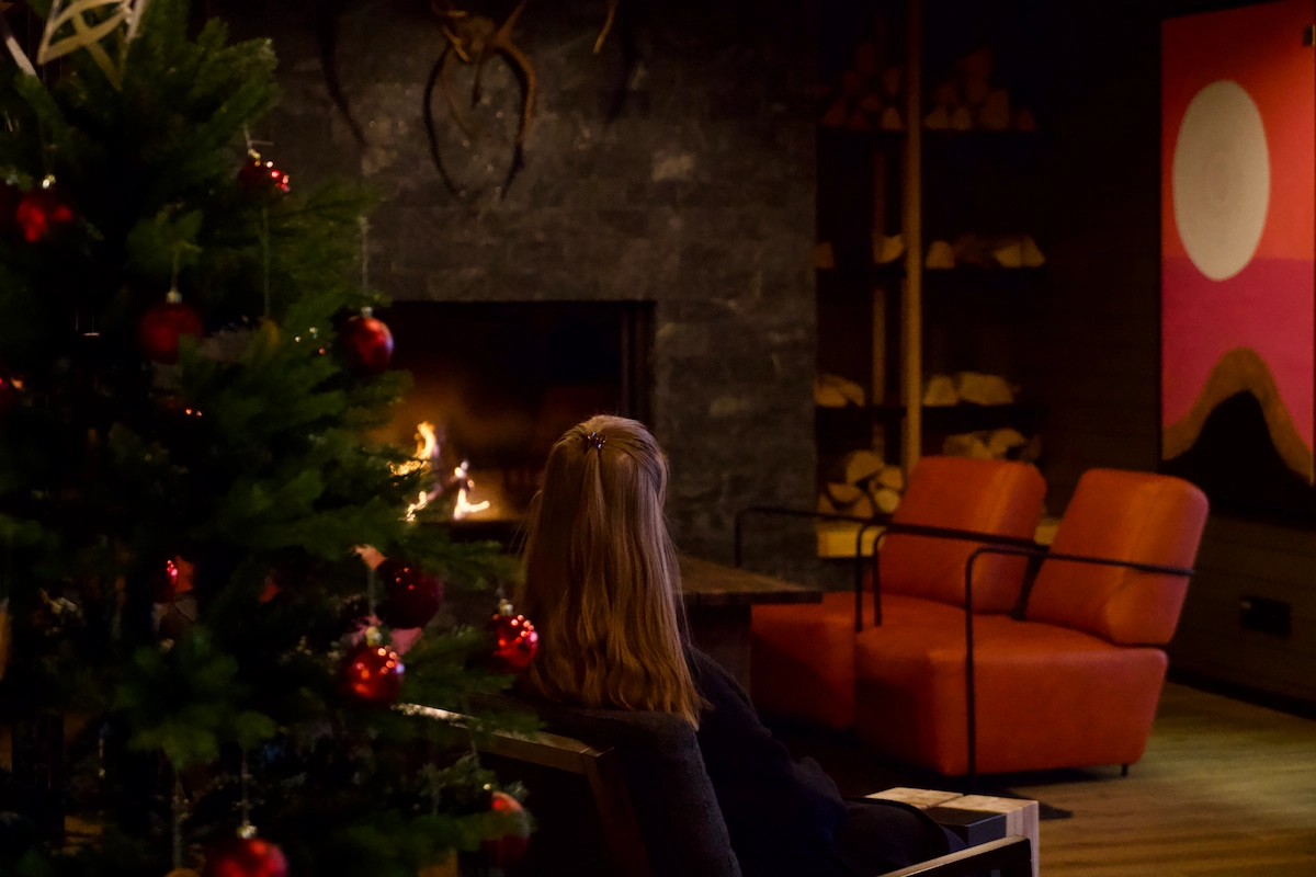 cahkal-hotel-lobby-fireplace-by-erika-katainen-1783031454.webp
